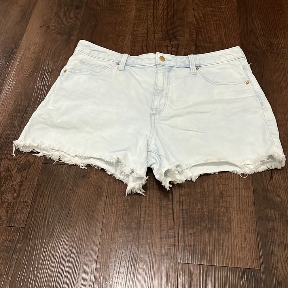 Light pair jean shorts